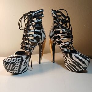 Shi by JOURNEYS Black and White Lace-Up Heels